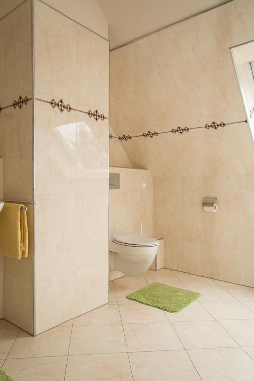 Privatunterkunft "An Der Hecke" Neuss Extérieur photo